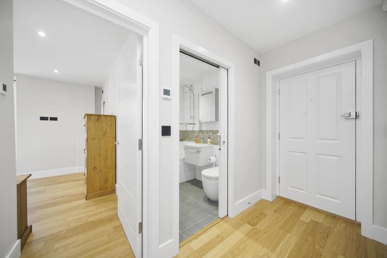 Ferienwohnung Flat 1 Bridge House Staines-upon-Thames Exterior foto